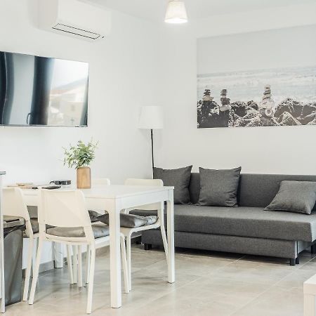 Brand New Studio Near The Beach, Gibraltar Bagian luar foto