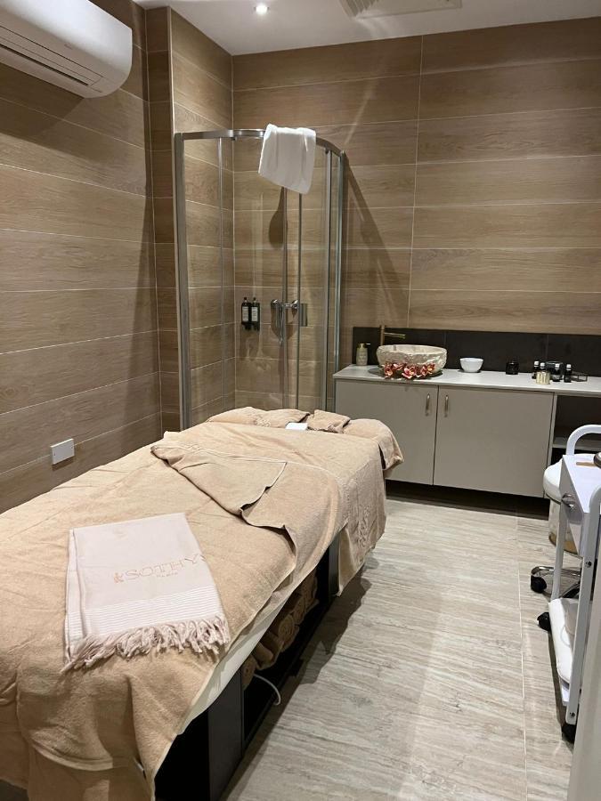 Brand New Studio Near The Beach, Gibraltar Bagian luar foto